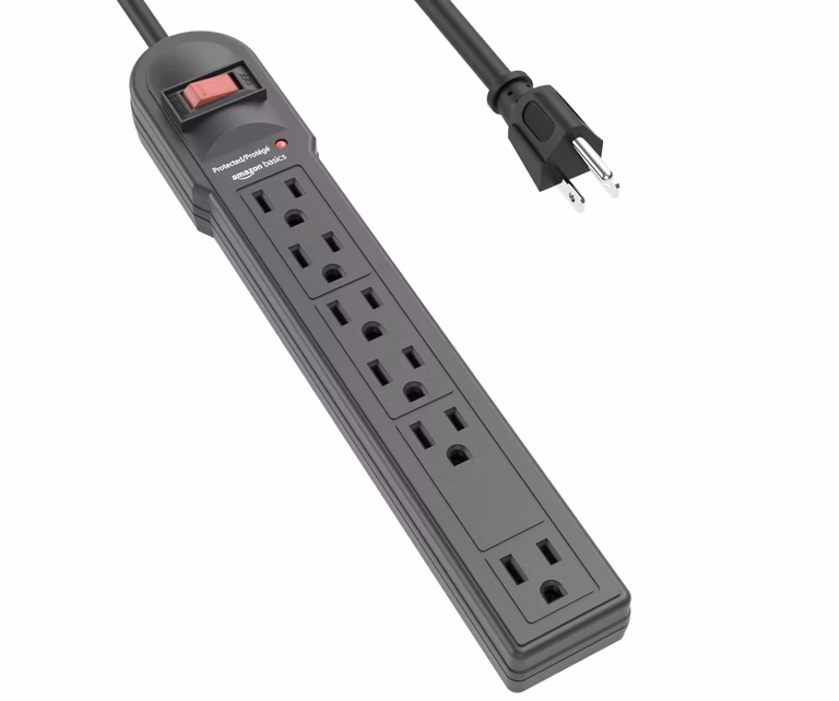 Amazon Basics - Protector de sobretensiones de 6 Tomas, Cable de 1.82 m de Largo, 790 Julio + 90 días gratis de Amazon Music - Oferta Prime