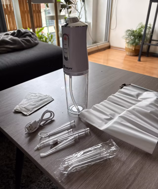 Amazon: Irrigador Bucal,5 Modos,6 Boquillas,Water Flosser,Carga Type-C,IPX7