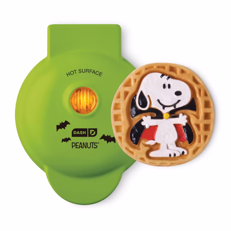 Amazon: Peanuts x Dash Snoopy Vampire Mini Waffle Maker