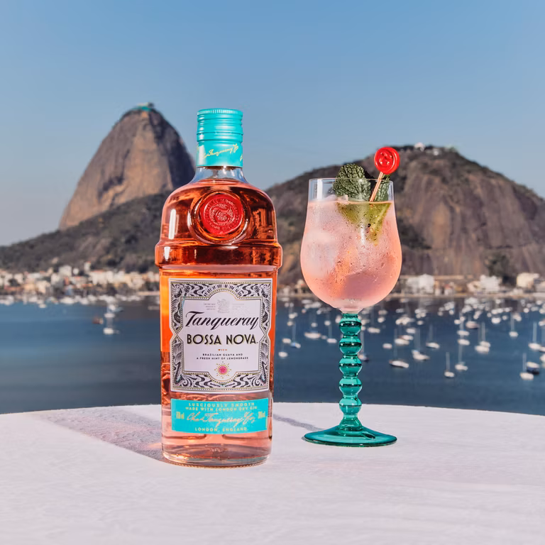 AMAZON: Tanqueray Bossa Nova Ginebra 700 ml Guayaba Lemongrass