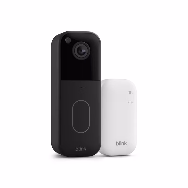 Amazon: Timbre con cámara Blink (modelo más reciente): video HD de cuerpo completo, batería que dura dos años y configuración fácil.