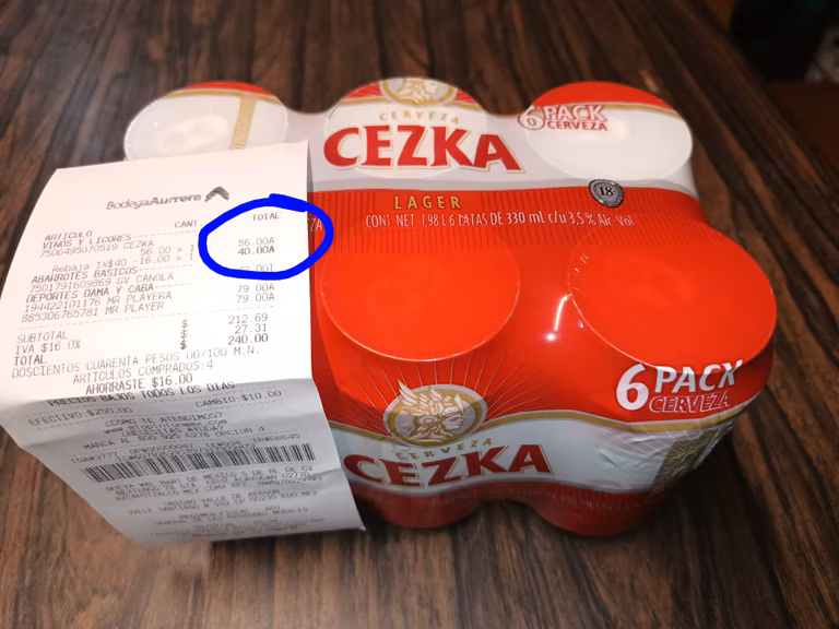 Bodega Aurrera: 6 pack 330ml 3.5% Alc. Cerveza lager CEZKA
