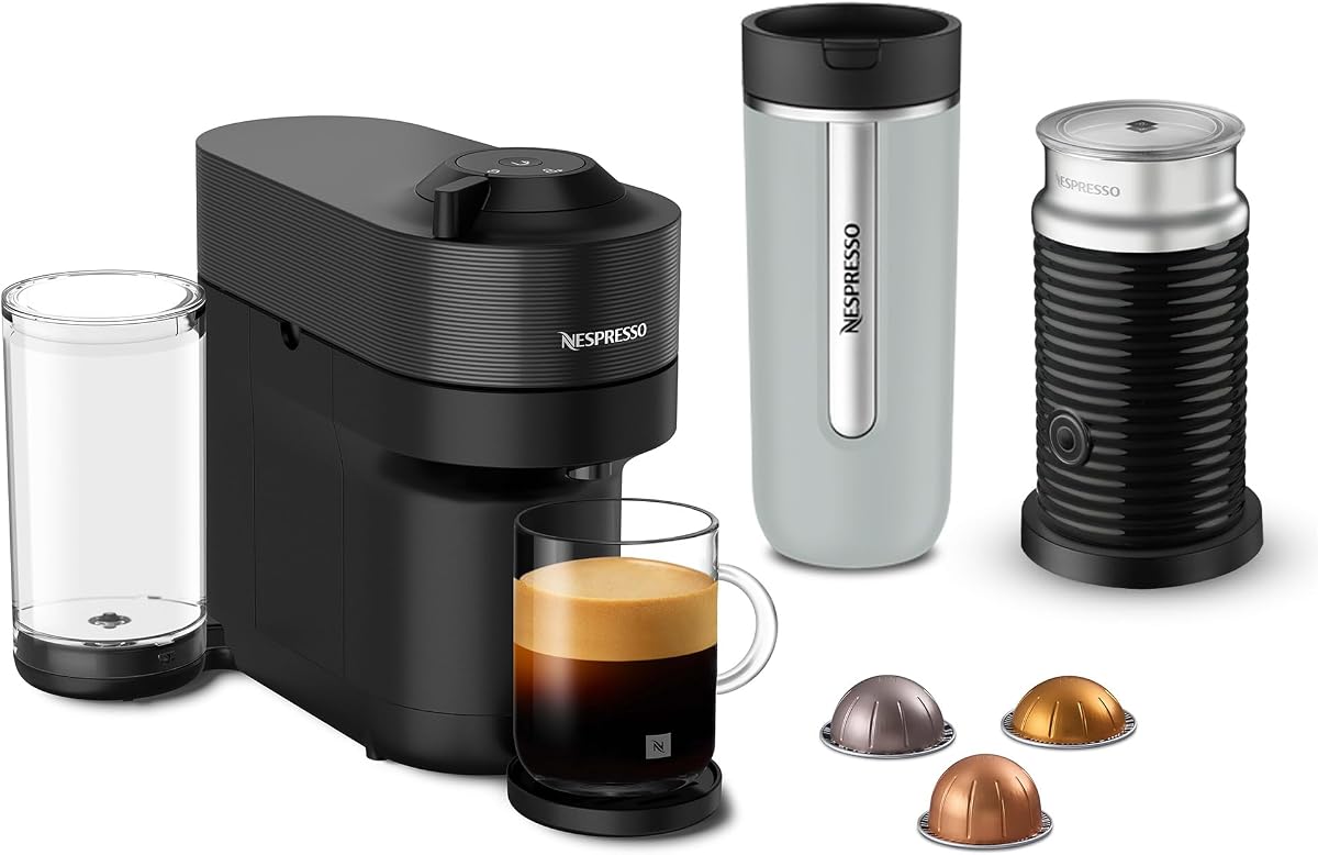 Nespresso Cafetera Vertuo Pop Negra con Espumador y Termo | Incluye12 Cápsulas de regalo y Espumador de Leche