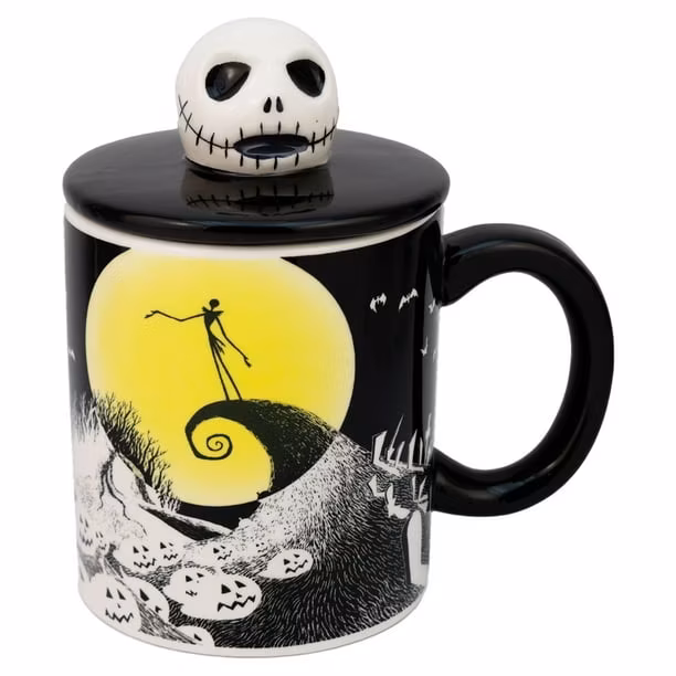 Walmart: Taza Grande Cerámica con Tapa Esculpida en 3D, Diseño Jack Skellington, El Extraño Mundo de Jack, Capacidad 532 ml, Negro